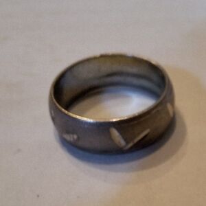 Vintage Uncas Engraved silvertone ring size 7